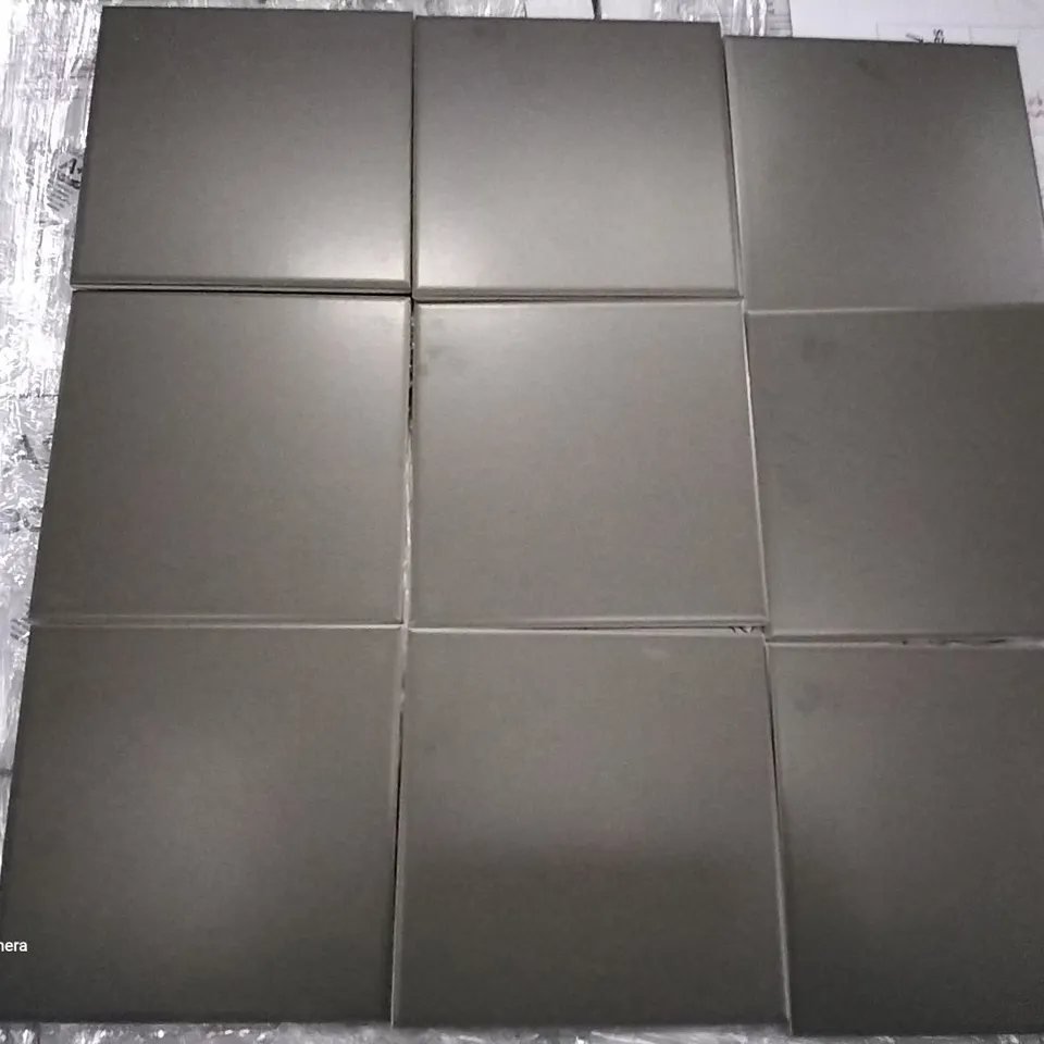 PALLET OF APPROXIMATELY 90 PACKS OF 44 BRAND NEW ASTUCE MAT BRUN ARGILEUX 15×15CM TILES & BRILLIANT ORANGE ORA 15×15CM TILES - EACH PACK COVERS APPROXIMATELY 1M² (TOTAL APPROX. 90 SQ.METRES)