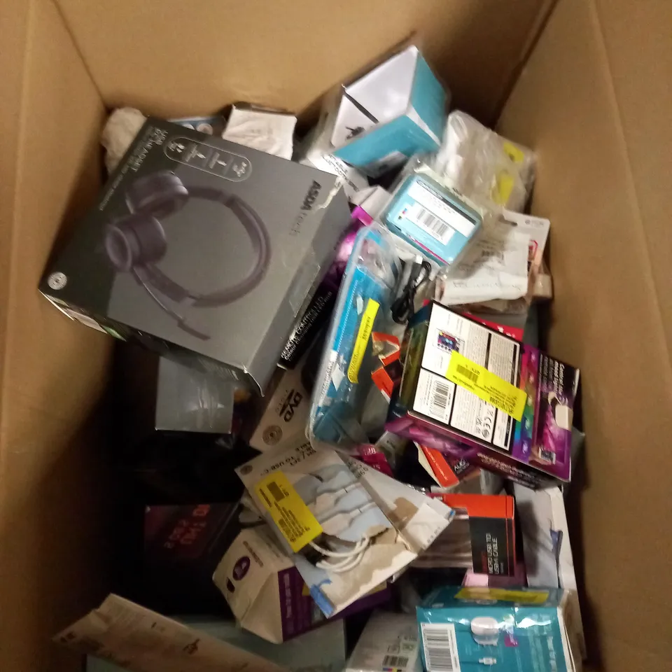 BOX OF ASSORTED ELECTRICAL ITEMS TOO INCLUDE EARPHONES SPEAKERS AND REMOTES