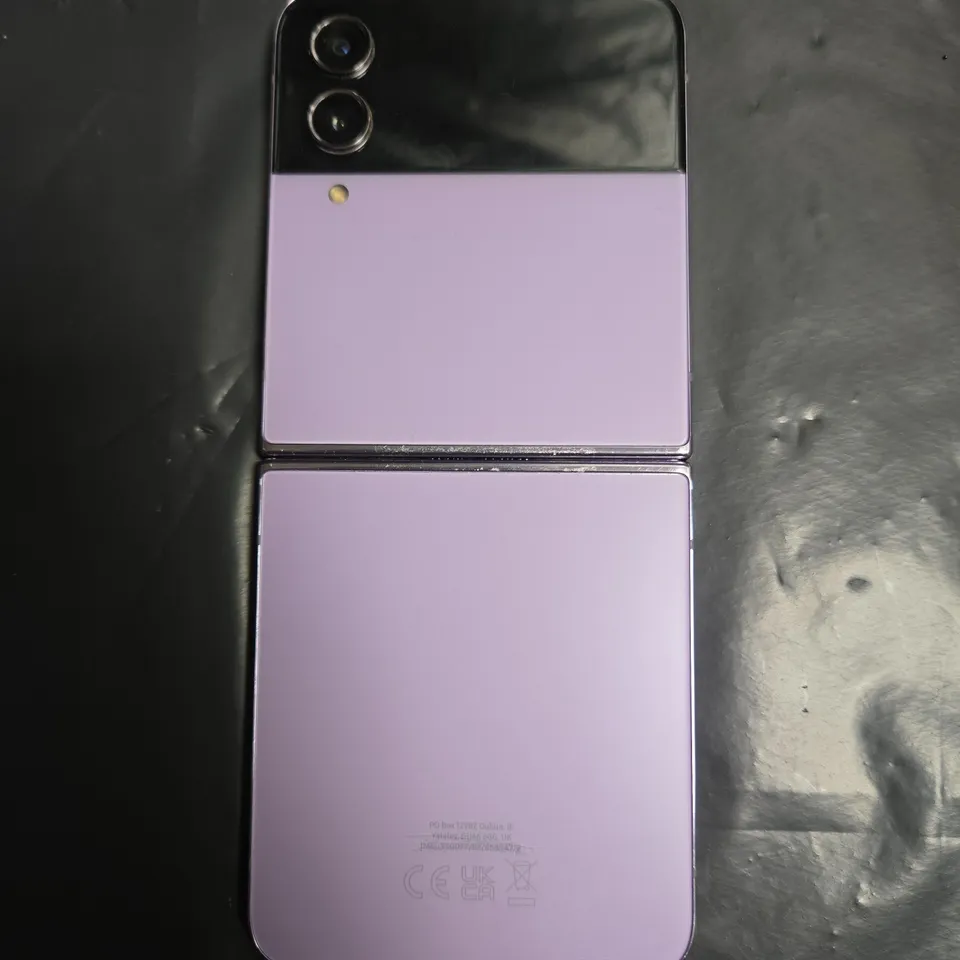 SAMSUNG FOLD SMARTPHONE (MODEL UNSPECIFIED)