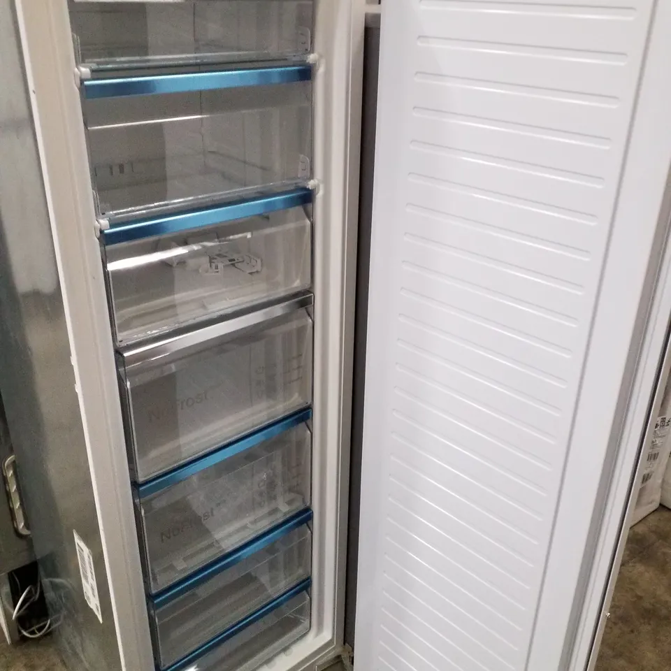 BOSCH SERIE 6 BUILT-IN FREEZER WITH NOFROST - UNPROCESSED RAW RETURN