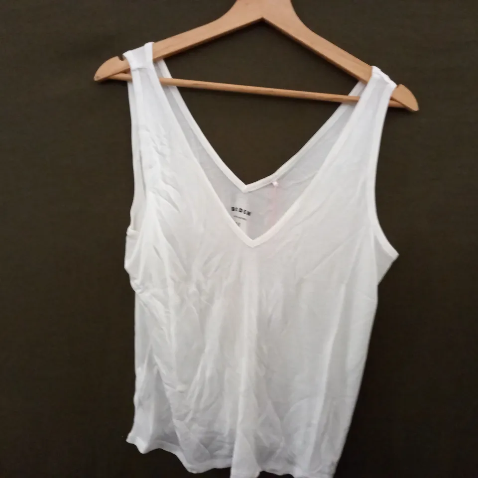 BODEN VEST TOP IN WHITE - MEDIUM