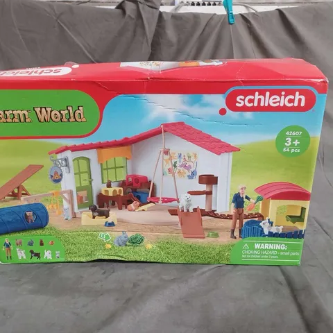 BOXED SCHLEICH FARM WORLD PLAYSET