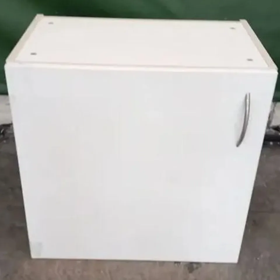 PALLET OF FIVE SINGLE DOOR WALL UNITS WHITE