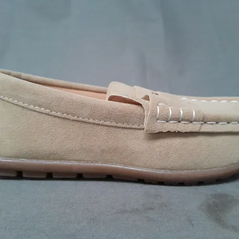 BOXED PAIR OF DESIGNER KID'S LOAFERS IN SAND EU SIZE 33