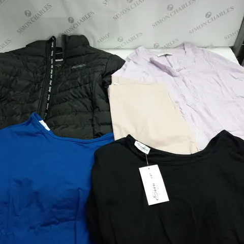 LOT OF 5 ASSORTED CLOTHING ITEMS TO INCLUDE PADDED BENCH COAT AND MAISON DE NIMES BLOUSE IN VARIOUS SIZES