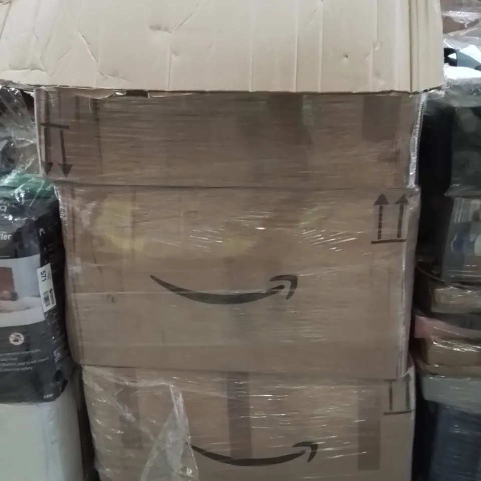 PALLET CONTAINING A LARGE QUANTITY OF TABLET CASES AND SCREEN PROTECTORS 