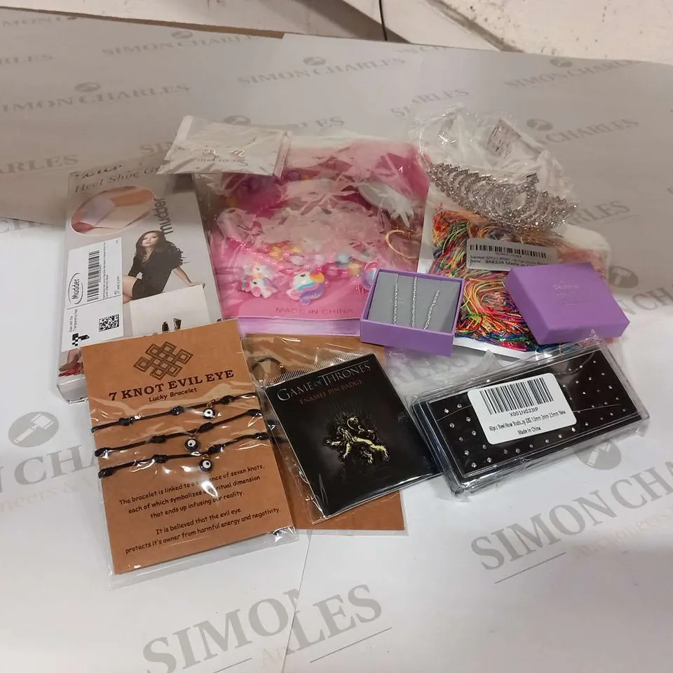APPORXIMATELY 30 ASSORTED ACCESSORIES TO INCLUDE; UNICORN PARTY FAVOURS, 
