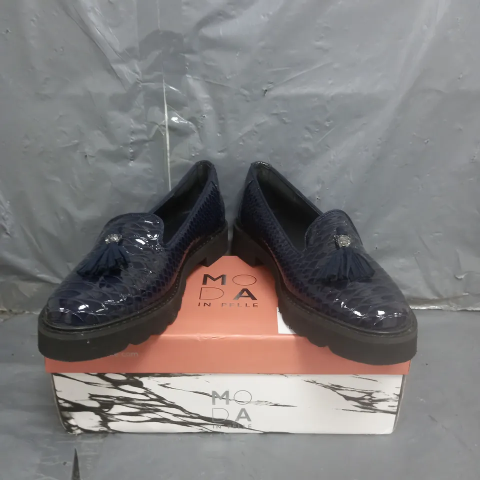 MODA IN PELLE EVELYN LOAFERS NAVY SIZE 6