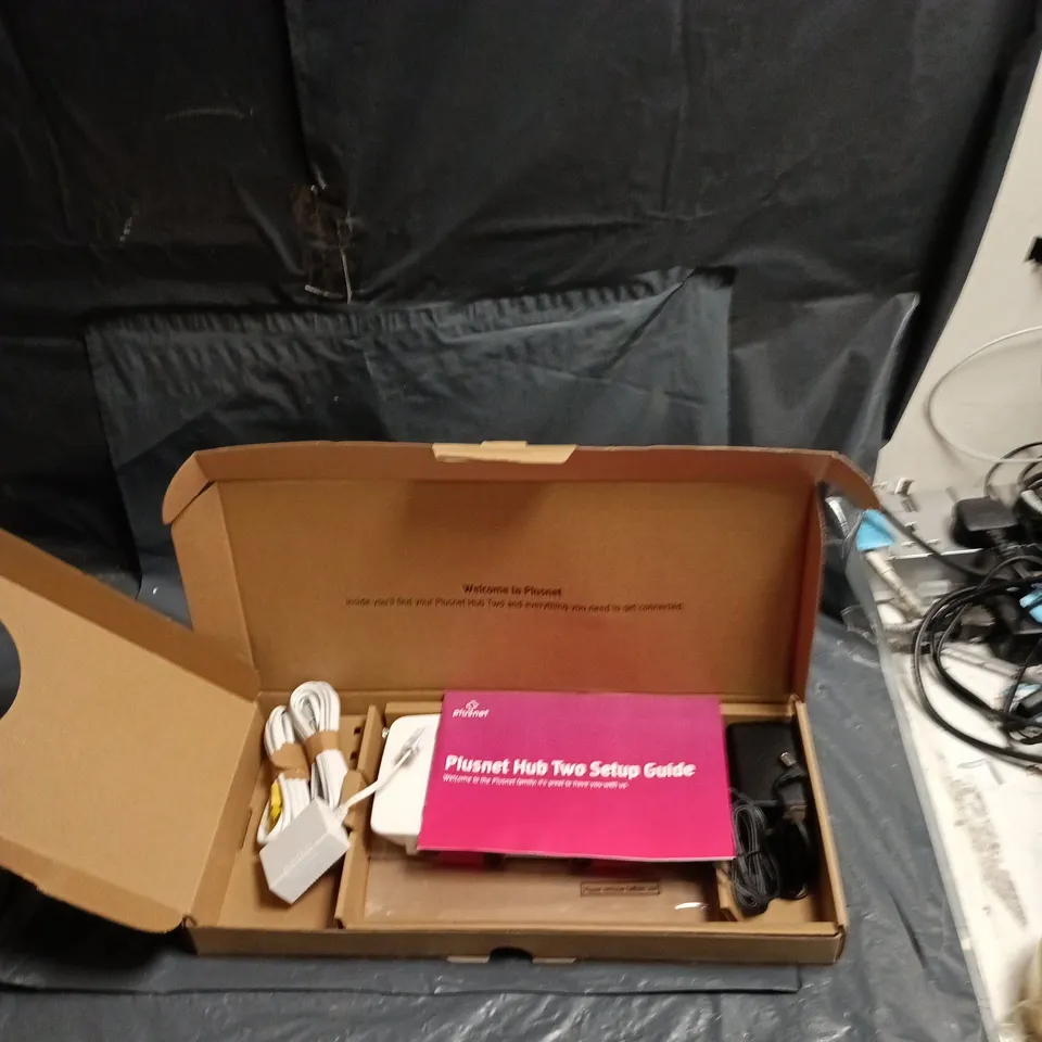 BOX OF APPROXIMATELY 15 ASSORTED ELECTRICAL ITEMS TO INCLUDE: PLUSNET ROUTER AND MICROSOFT OFFICE DOWNLOAD