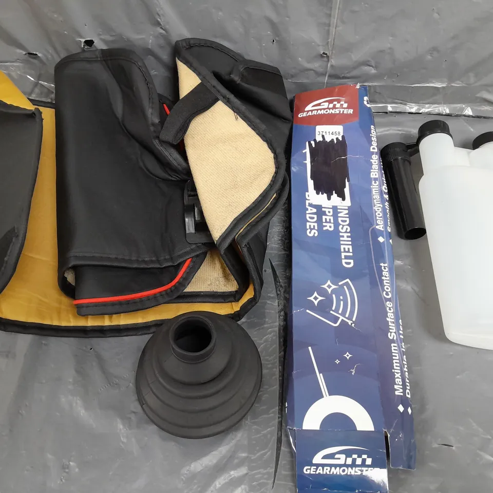 LARGE BOX OF APPROXIMATELY 6 ASSORTED CAR/VEHICLE PARTS AND ACCESSORIES TO INCLUDE WIPER BLADES , FLOOR MATS , ETC 