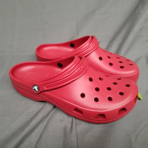 UNBOXED PAIR OF CLASSIC CROCS PEPPER UK M11/W12