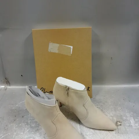 BOXED PAIR OF PHASE EIGHT HEELED ZIP UP BOOTS CREME SUEDE SIZE 41