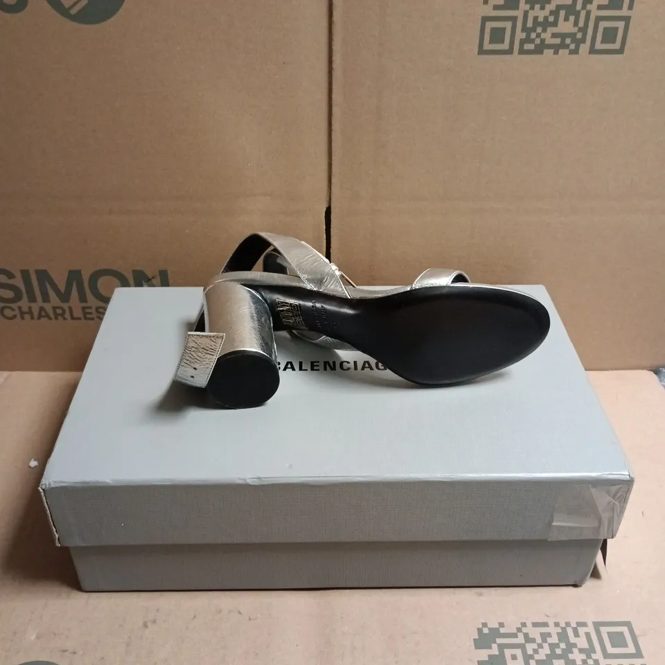 BOXED PAIR OF BALENCIAGA ARGENT METALLIC SILVER LEATHER SANDALS - 4
