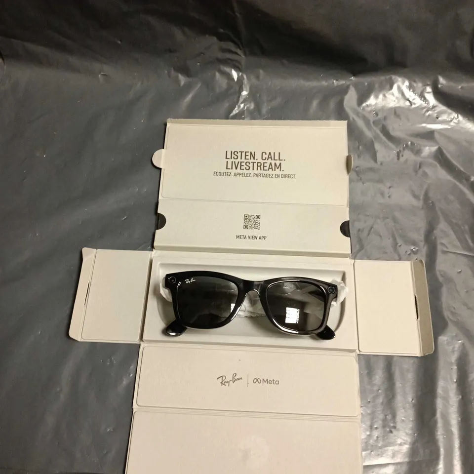 RAY-BAN META SMART SUNGLASSES WITH LEATHER CASE