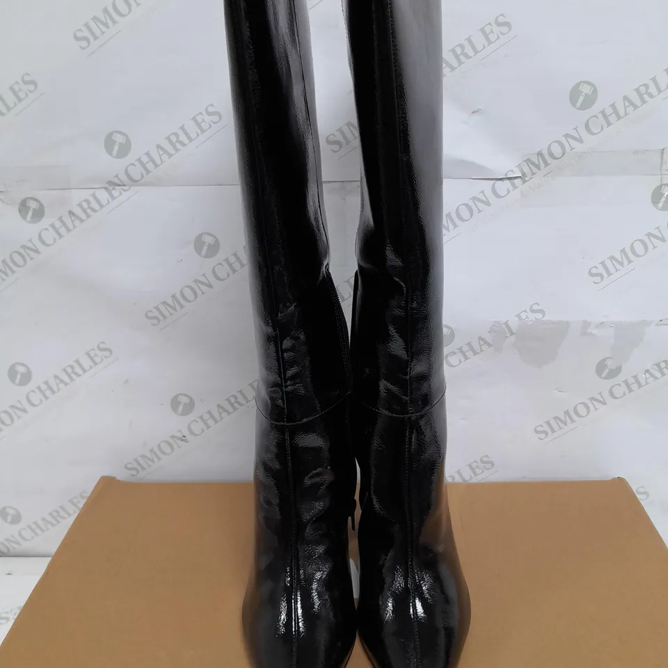 BOXED PAIR OF VERY KNEE ZIP UP BOOTS IN BLACK - SIZE 6