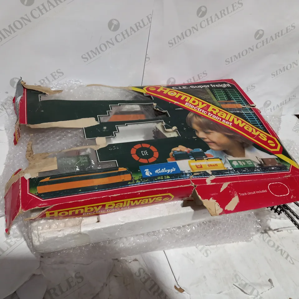 HORNBY RAILWAYS ELECTRIC TRAIN SET