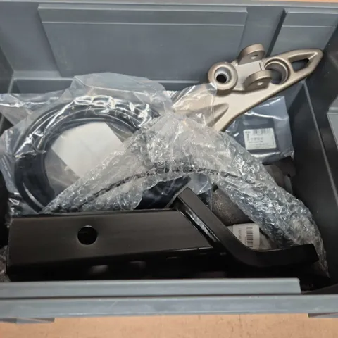 APPROXIMATELY 6 ASSORTED VEHICLE PARTS & ACCESSORIES