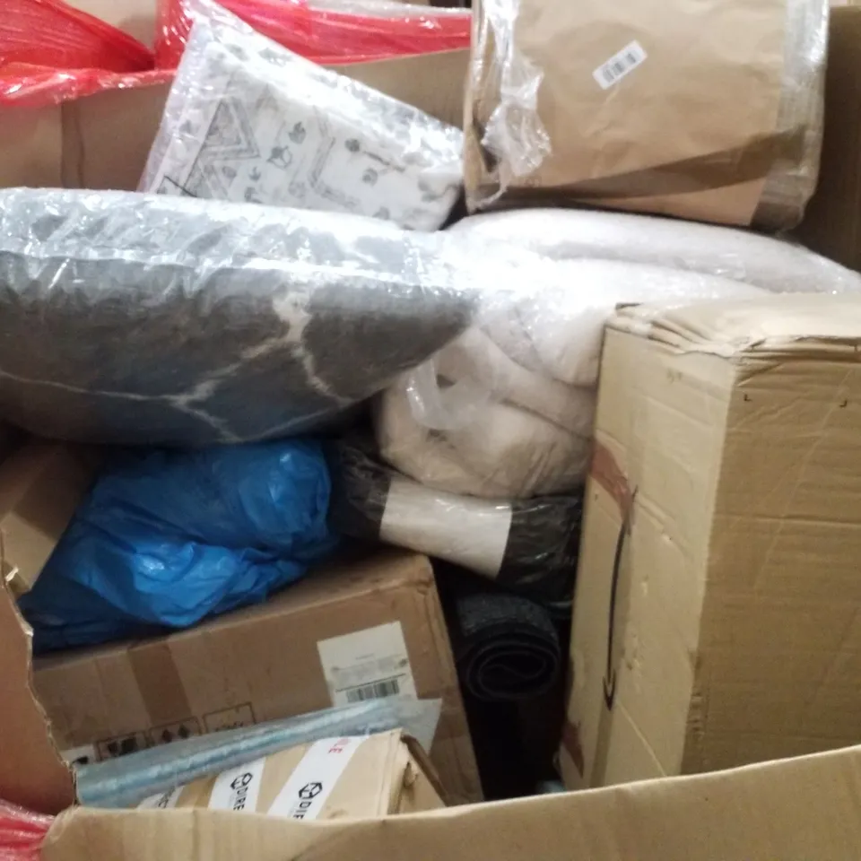 PALLET CONTAINING ASSORTED PRODUCTS INCLUDING DOOR MAT, WEED BARRIER FABRIC, TRAMPOLINE ANCHOR KIT & FLOATING SHELF