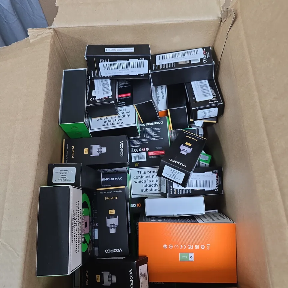 BOX OF APPROXIMATELY 30 ASSORTED E-CIGARETTES AND ACCOMPANIMENTS TO INCLUDE: VARIOUS VAPORESSO PRODUCTS 