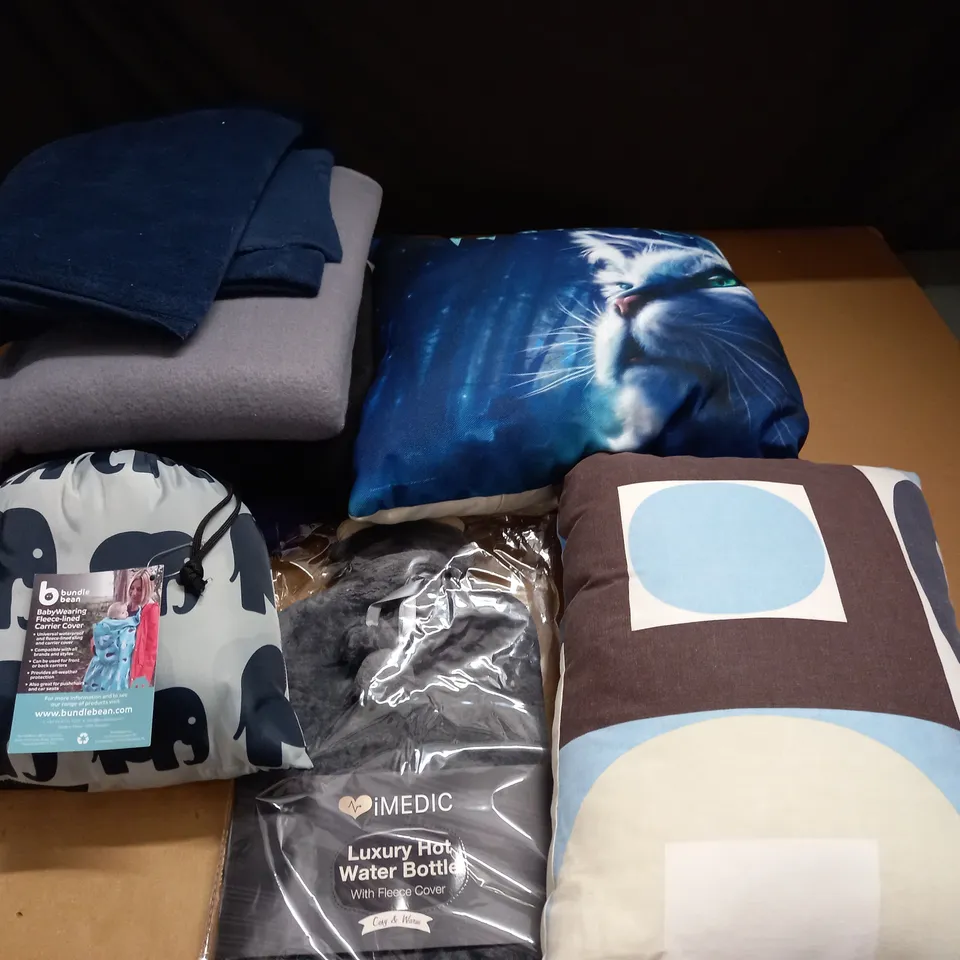 LOT OF ASSORTED HOUSEHOLD ITEMS TO INCLUDE FILLED CUSHIONS, BABYWEARING CARRIER COVER AND HOT WATER BOTTLE