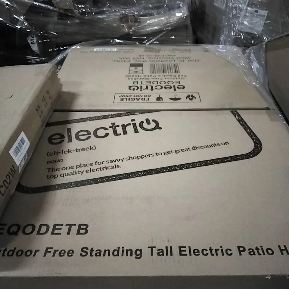 PALLET OF HOUSEHOLD ITEMS TO INCLUDE CAMPING CHAIRS, PATIO UMBRELLA,  PLASTIC CABINET, OUTDOOR FREESTANDING TALL ELECTRIC PATIO HEATERS AND OTHER ASSORTED ITEMS...