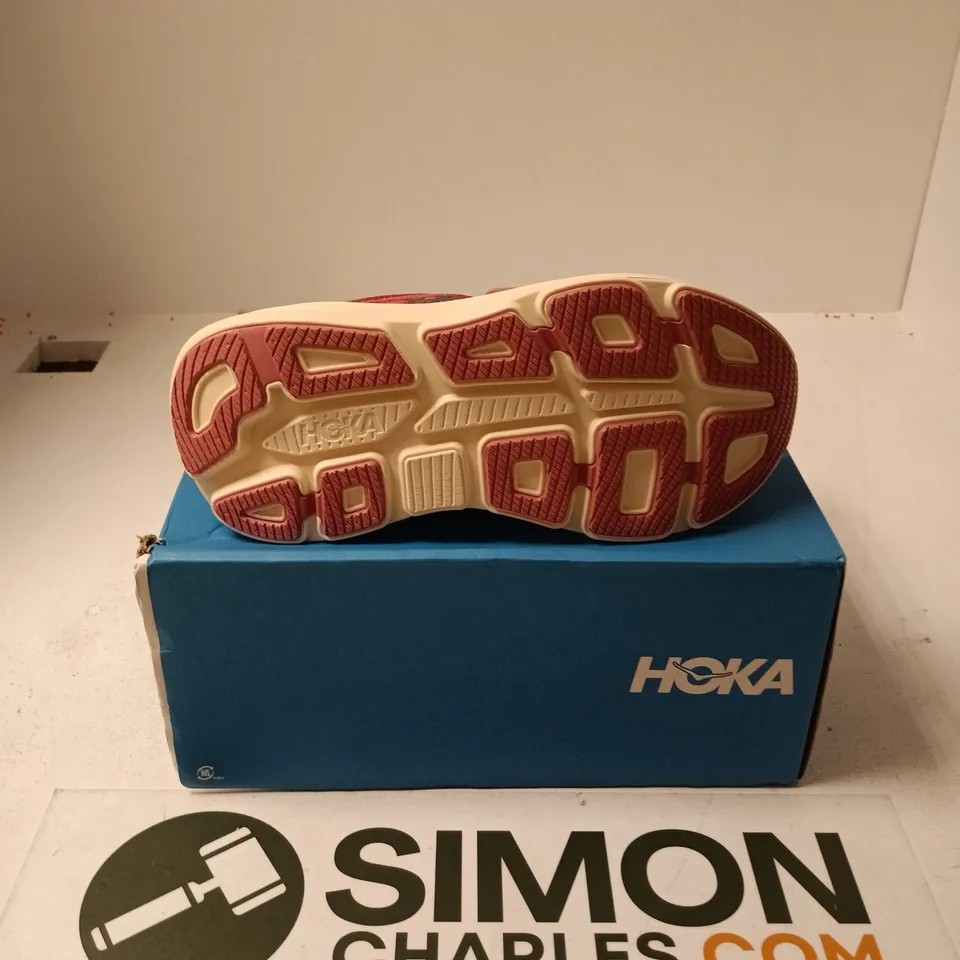 BOXED PAIR OF HOKA WOMENS BONDI 9 TRAINERS IN PINK - UK 6.5