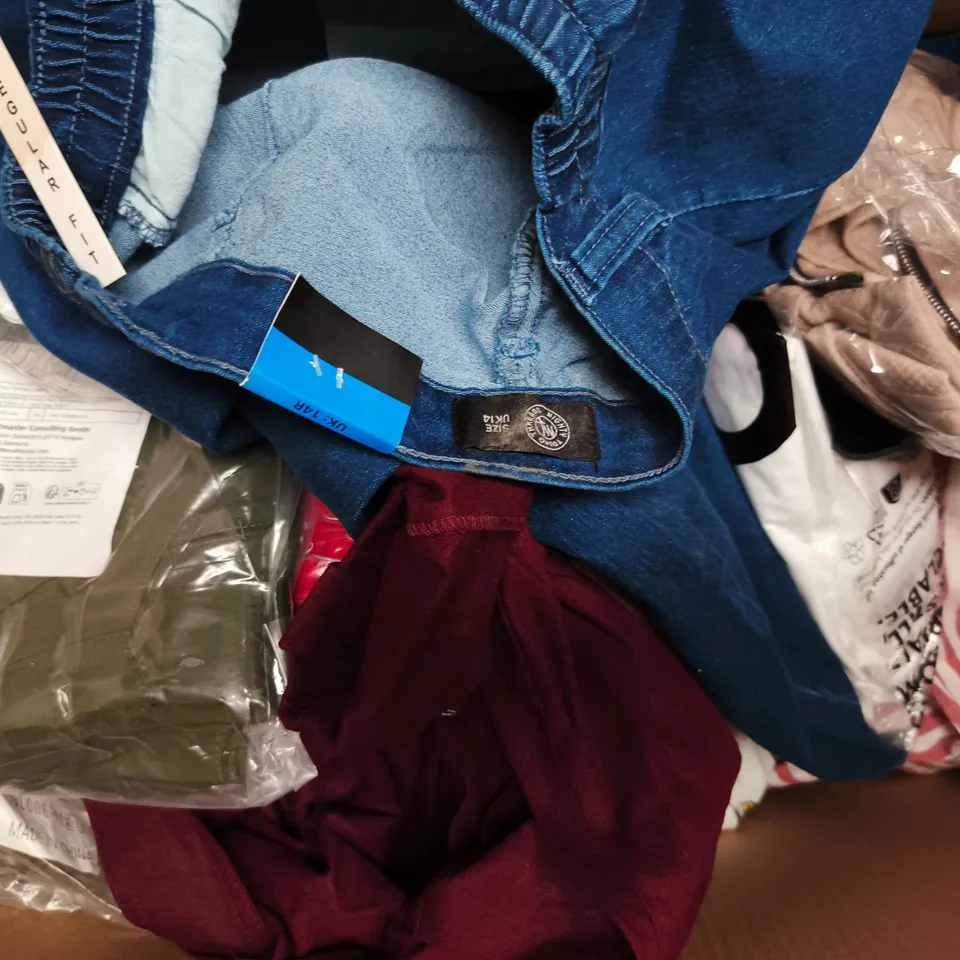 APPROXIMATELY 20 ASSORTED CLOTHING AND FASHION PRODUCTS IN VARIOUS STYLES AND SIZES - COLLECTION ONLY