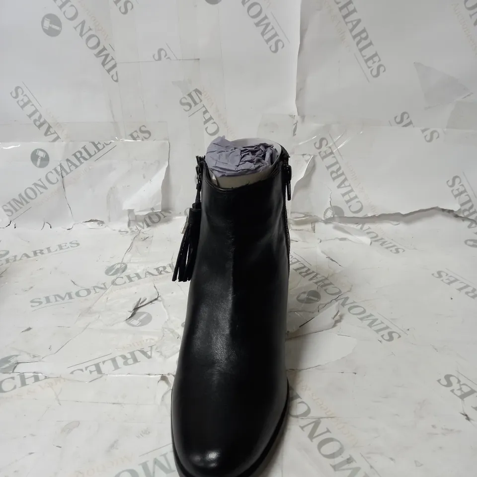 LEATHER COLLECTION CLAUDIA IDEAL BOOTS SIZE 8 