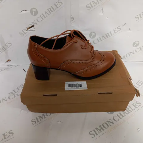 BOXED PAIR OF DESIGNER HEELED LACED SHOES IN TAN - UK SIZE 5