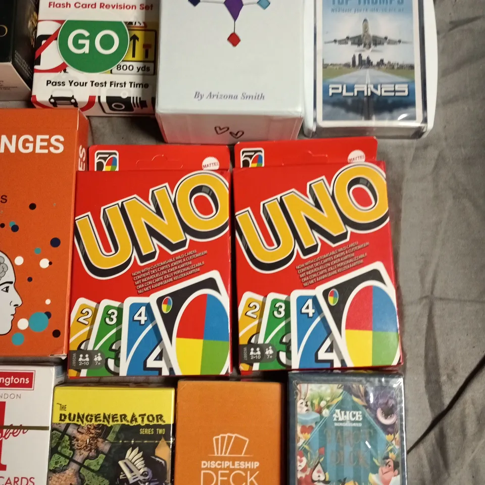 LOT OF 15 ASSORTED PACKS OF CARDS TO INCLUDE UNO, TOP TRUMPS AND THE DUNGENERATOR