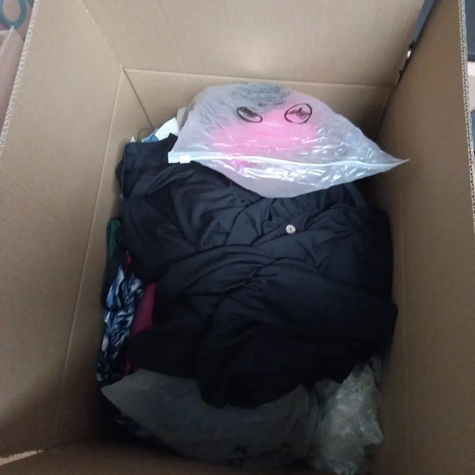 BOX OF APPROXIMATELY 45 ASSORTED CLOTHING ITEMS IN VARIOUS COLOURS, STYLES AND SIZES