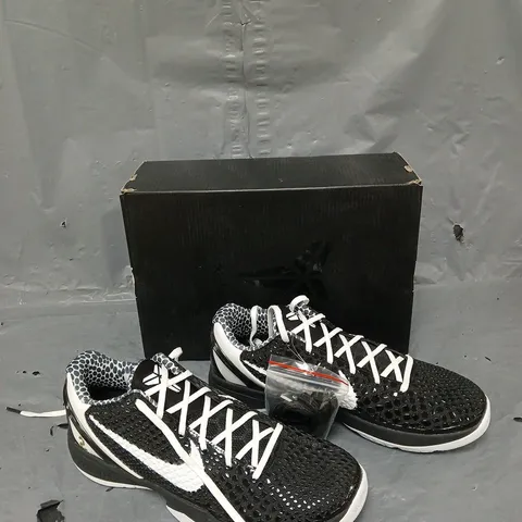 BOXED PAIR OF KOBE VI PROTRO BLACK TRAINERS UK 11