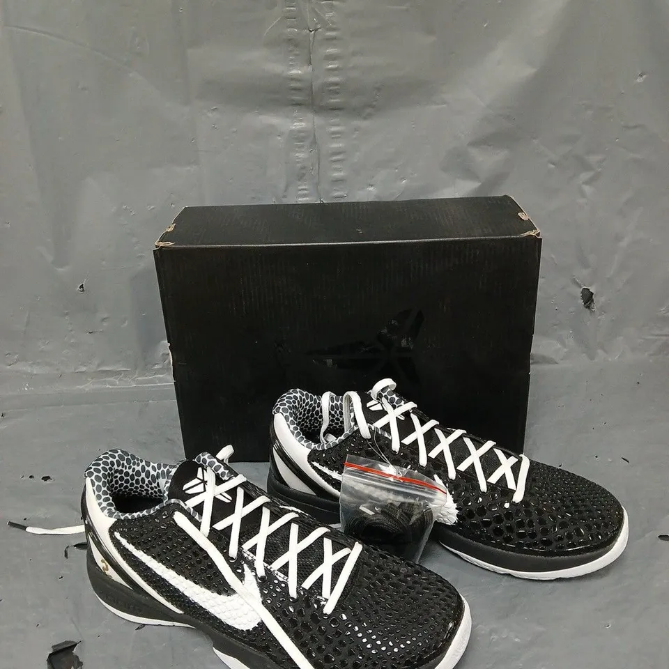 BOXED PAIR OF KOBE VI PROTRO BLACK TRAINERS UK 11 