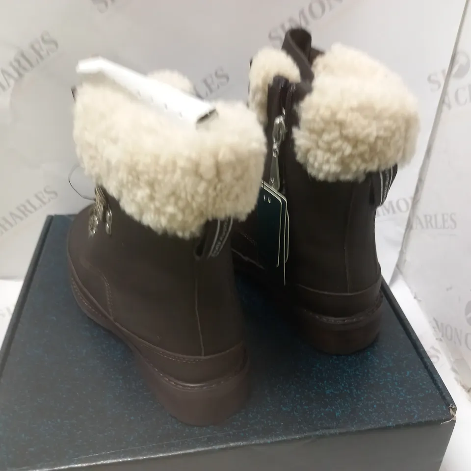BOXED OKAB WATERPROOF ESPORESSO BOOT - SIZE 7