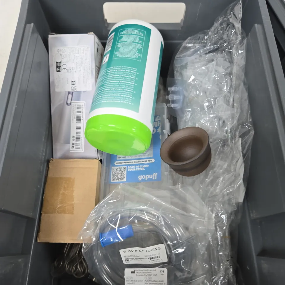 APPROXIMATELY 7 ASSORTED HOUSEHOLD PRODUCTS TO INCLUDE SCREEN WIPES, DECORATIVE MINI POT, HANDHELD FAN ETC 
