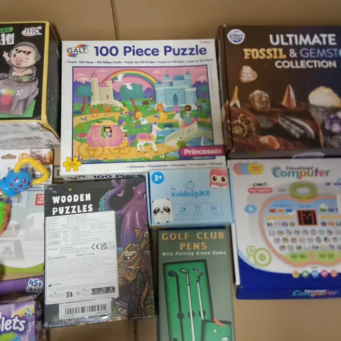 LOT OF 9 ASSORTED TOYS AND GAMES TO INCLUDE FOSSIL COLLECTION, GOLF CLUB PENS AND FURBY RAY-VEE