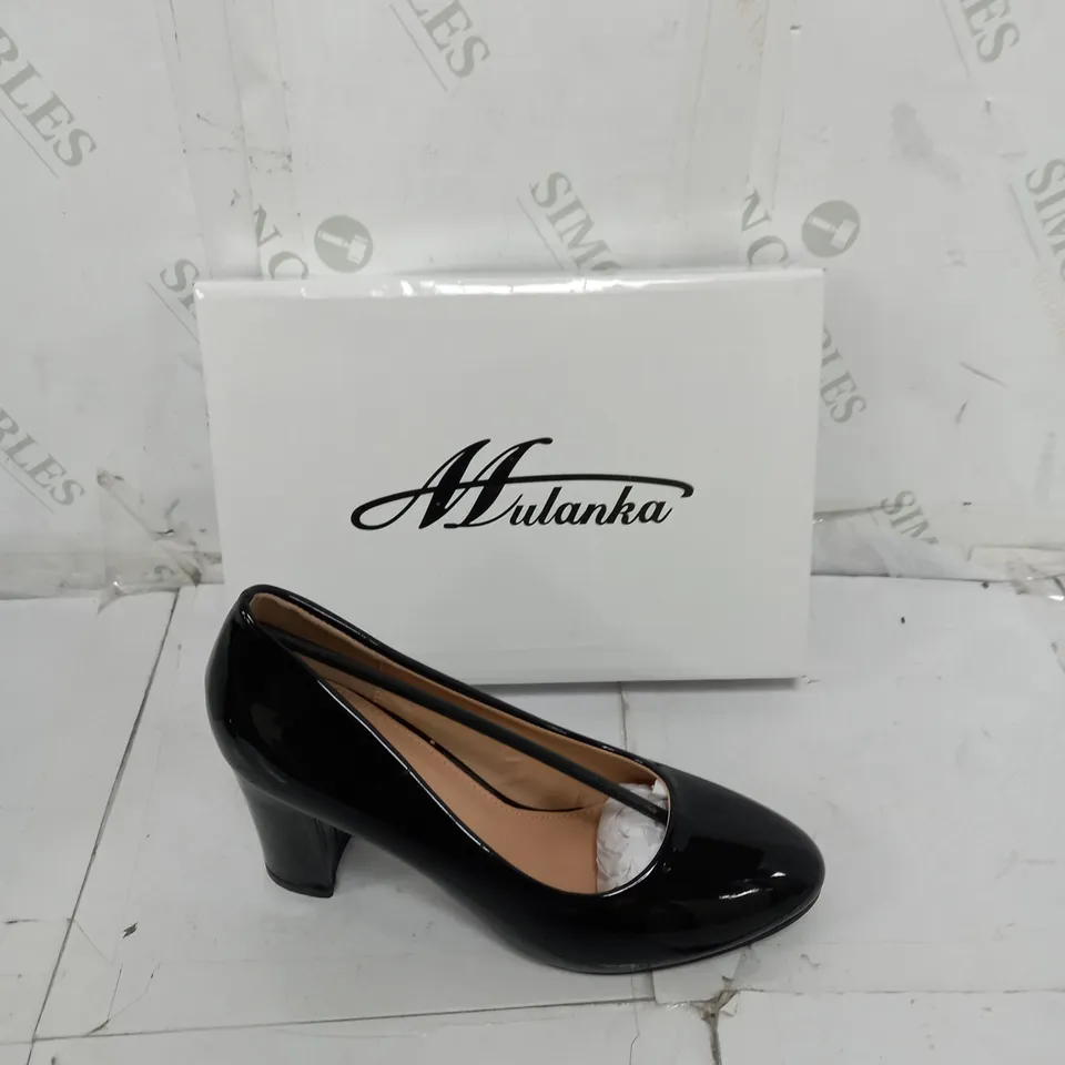 BOXED PAIR OF ALULANKA BLACK PUMP HEELS SIZE 36