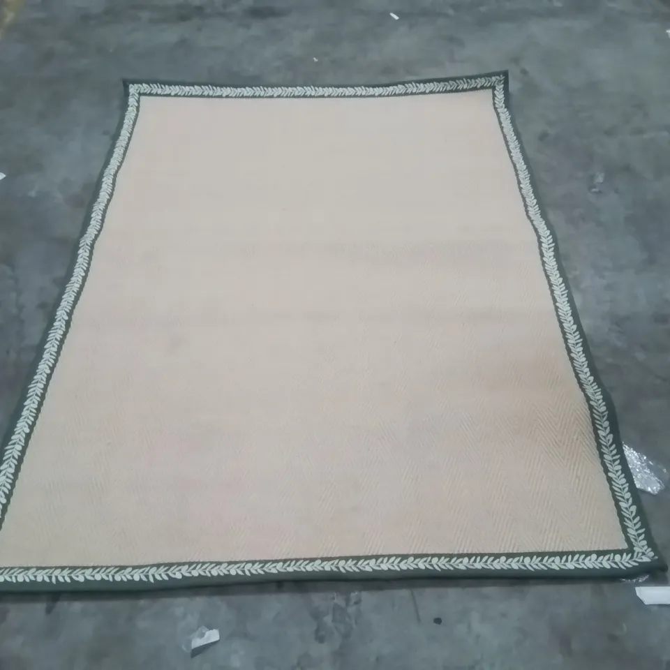 QUALITY DESIGNER AREA RUG - APPROXIMATELY 170X130CM