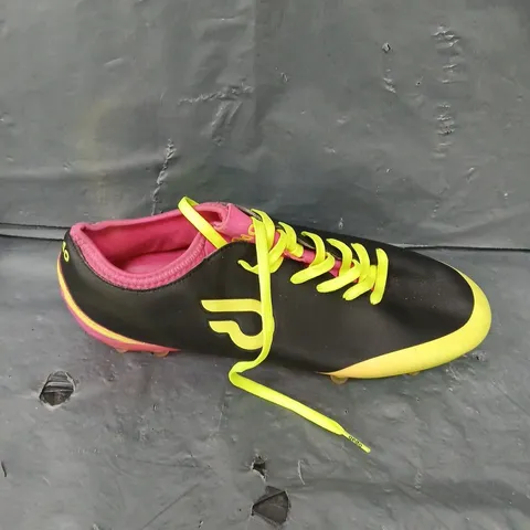 PAIR OF GEDO FOOTBALL BOOTS IN BLACK/GREEN - 9