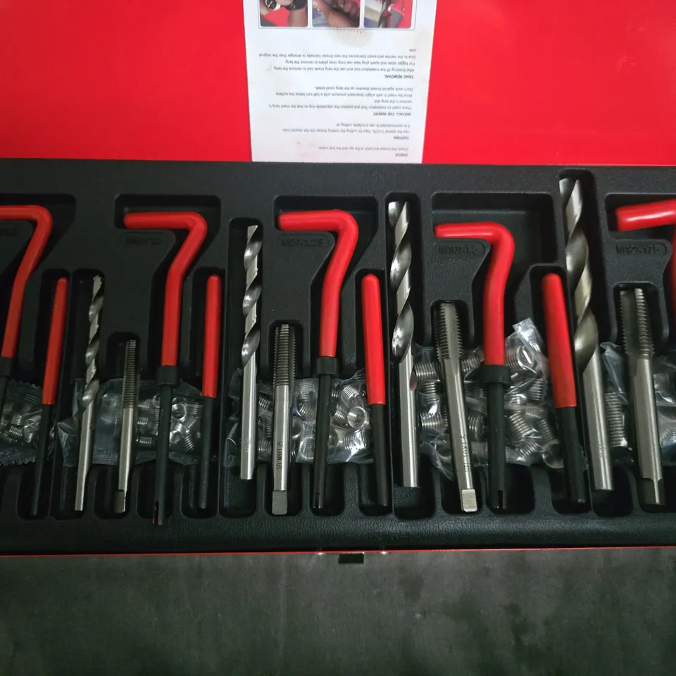SET OF DRILL BITS AND RED-HANDLED TAPPING TOOLS IN CASE 
