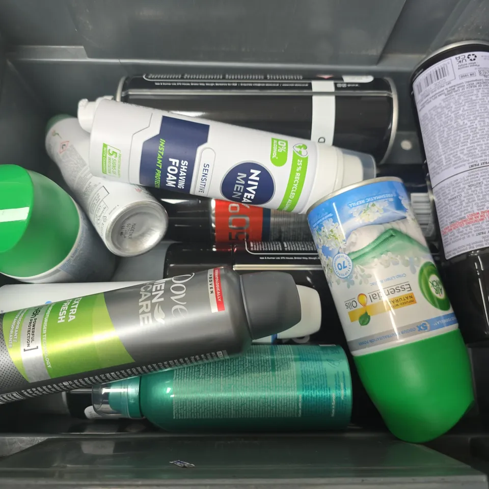 APPROXIMATELY 12 ASSORTED AEROSOLS TO INCLUDE NOIR OUD AIR FRESHENER, DOVE MEN CARE EXRA FRESH, NIVEA MEN SHAVING FOAM, ETC - COLLECTION ONLY