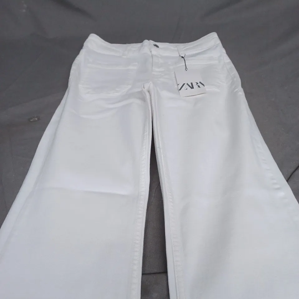 ZARA FLARE FIT WHITE JEANS - EUR 36