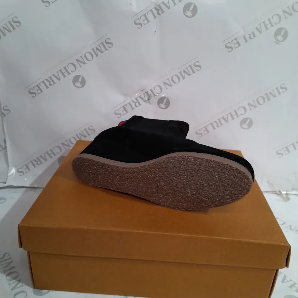 BOXED PAIR OF WHITE STUFF ISSY SUEDE WEDGE BOOTS IN black - UK SIZE 7