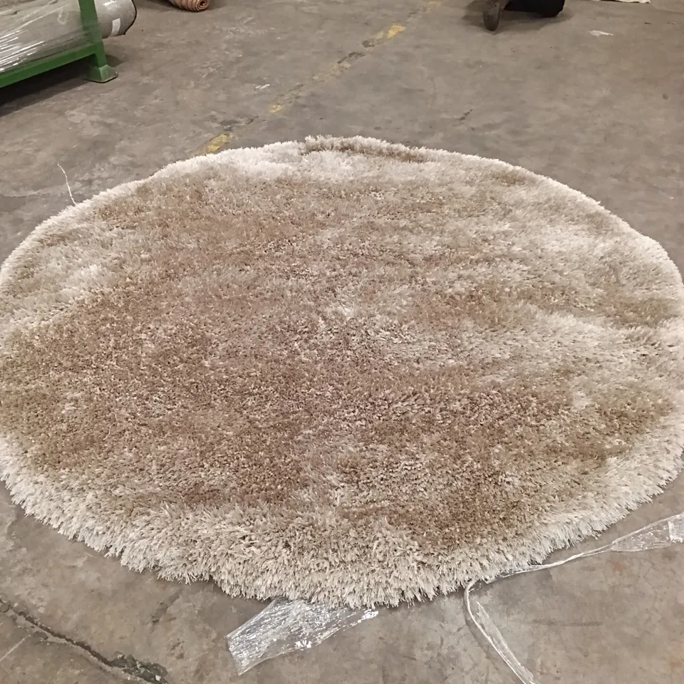 QUALITY DESIGNER AREA RUG - APPROXIMATELY 180CM X 180CM