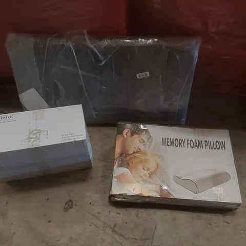 PALLET CONTAINING A VERY LARGE QUANTITY OF ASSORTED ITEMS INCLUDING: MEMORY PILLOW, 2 STEP STOOL WITH HANDLE, HEADBOARD ECT