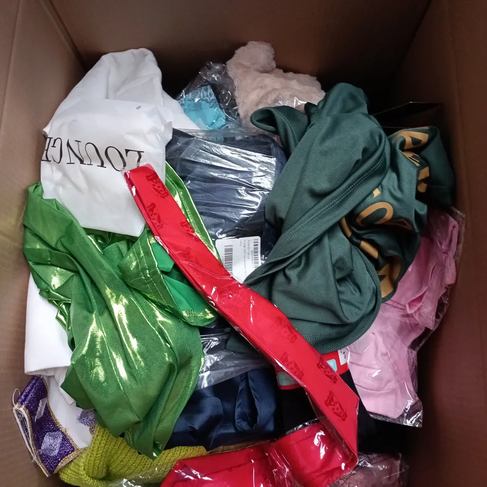 BOX OF APPROXIMATELY 25 ASSORTED CLOTHING ITEMS TO INCLUDE COAT, LEGGINGS ETC