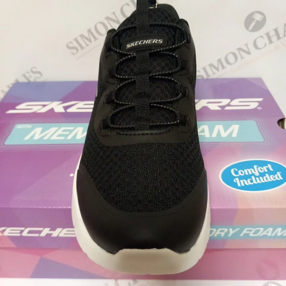BOXED PAIR OF SKECHERS DYNAMIGHT 2 BLACK TRAINERS - SIZE 7 