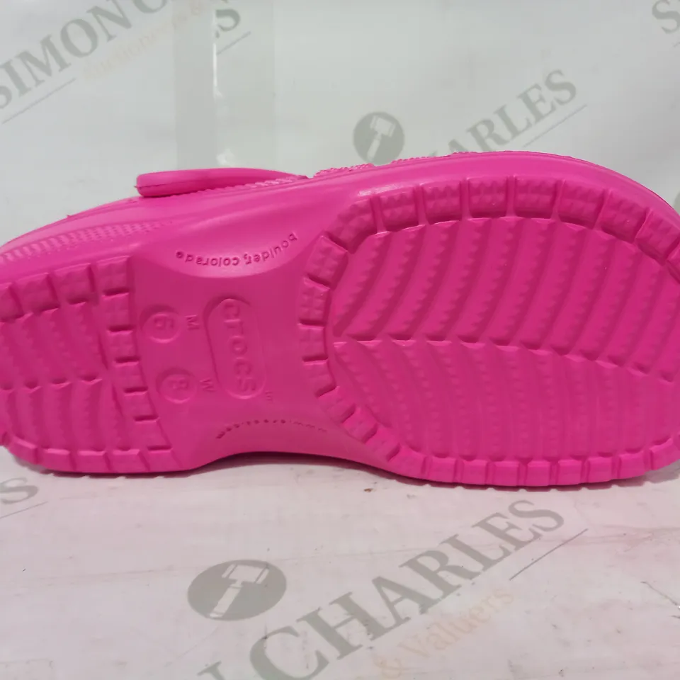 PAIR OF CROCS CLOGS IN PINK UK SIZE M5/W6