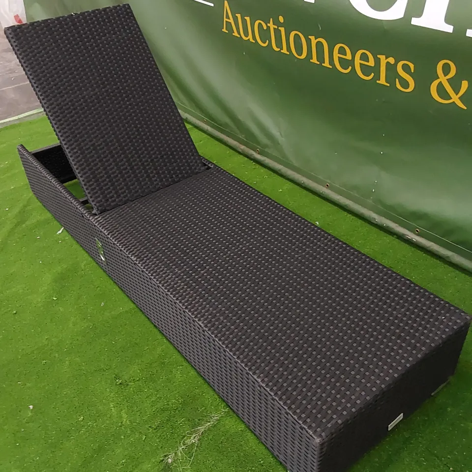 DESIGNER MANUAL ADJUSTABLE SUNLOUNGER IN BLACK RATTAN 