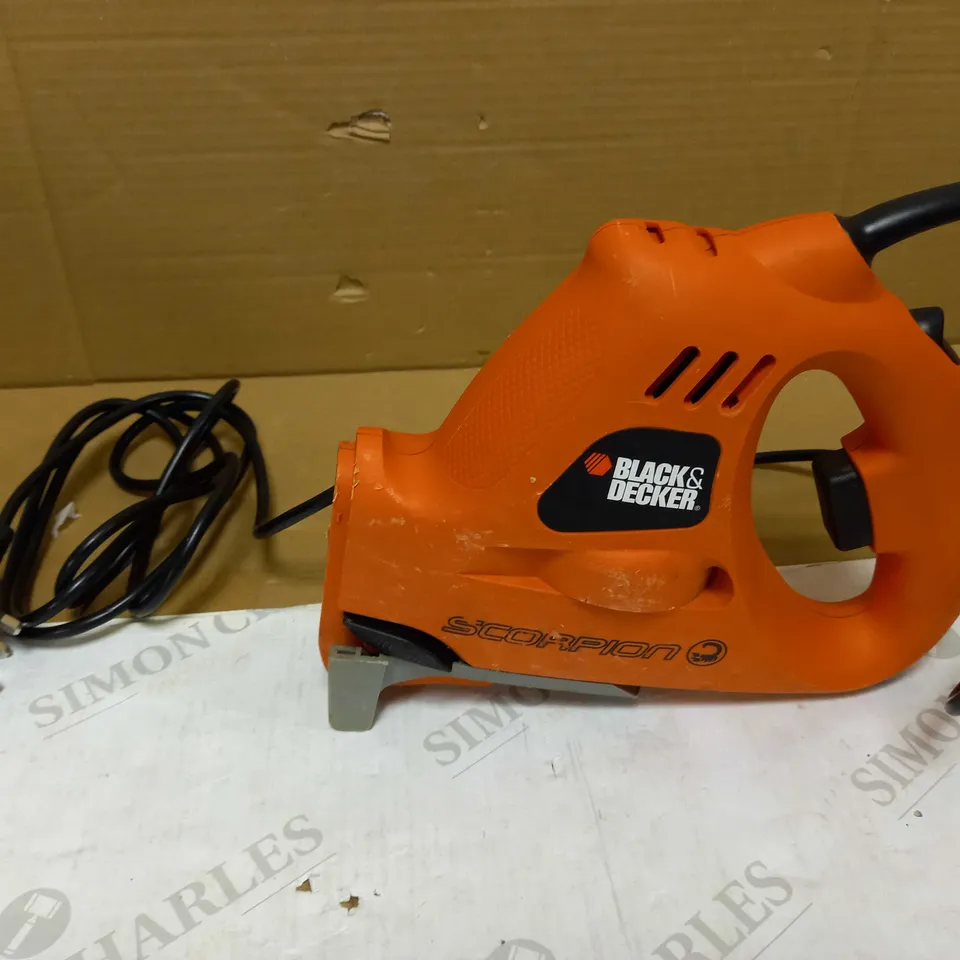 BLACK & DECKER SCORPION POWERED HANDSAW
